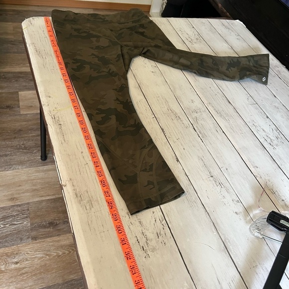 Lululemon Run Inspire Crop |I Legging Savasana Camo
Fatigue Green Size 4 - Picture 8 of 9